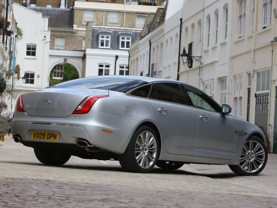  Jaguar XJL 2010 года  (UK) (фото 29 из 31)